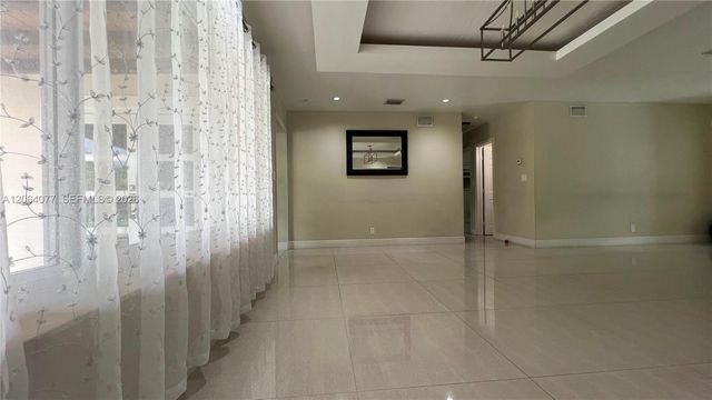 6550 SW 8th Street, Pembroke Pines, FL 33023