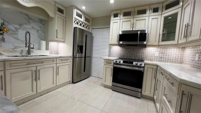 6550 SW 8th Street, Pembroke Pines, FL 33023