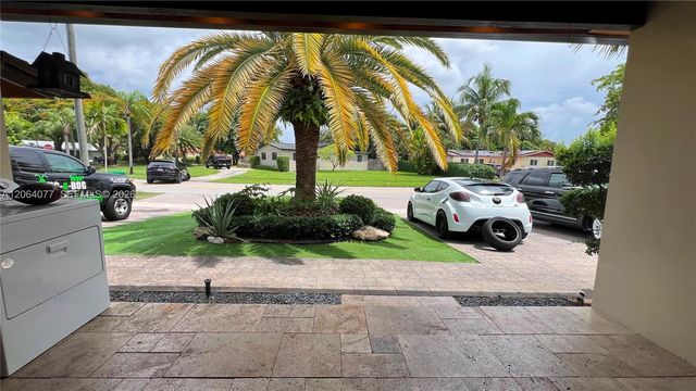 6550 SW 8th Street, Pembroke Pines, FL 33023