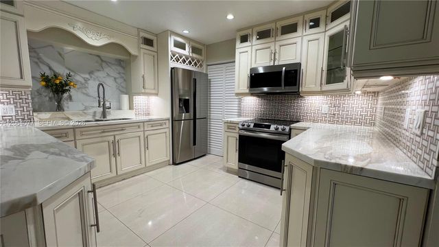 6550 SW 8th Street, Pembroke Pines, FL 33023