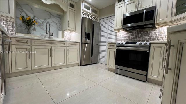 6550 SW 8th Street, Pembroke Pines, FL 33023
