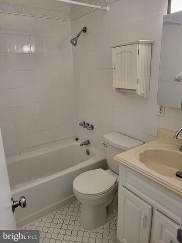 13416 HILLENDALE DR, Woodbridge, VA 22193