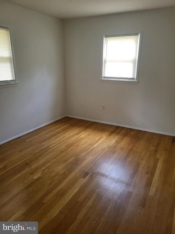 13416 HILLENDALE DR, Woodbridge, VA 22193