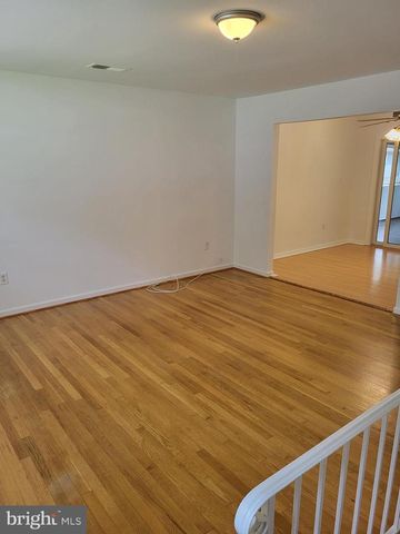 13416 HILLENDALE DR, Woodbridge, VA 22193