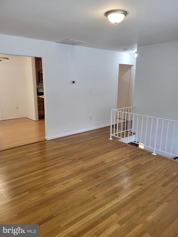 13416 HILLENDALE DR, Woodbridge, VA 22193