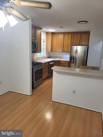 13416 HILLENDALE DR, Woodbridge, VA 22193