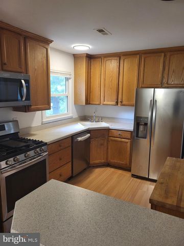 13416 HILLENDALE DR, Woodbridge, VA 22193