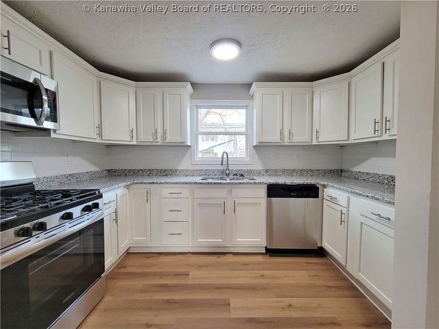 15 138th Street, Charleston, WV 25315