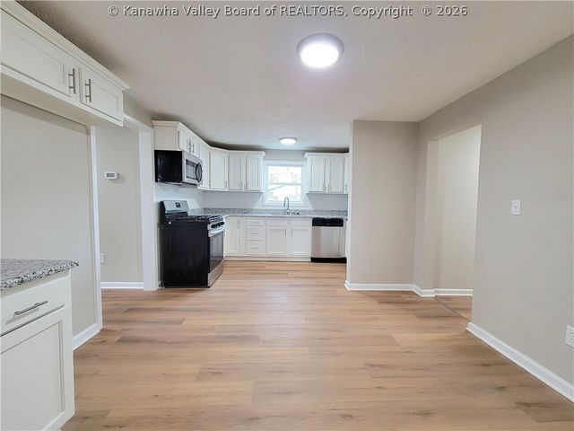 15 138th Street, Charleston, WV 25315