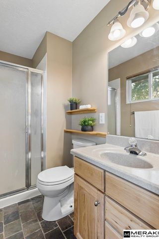 5935 S 140th Avenue, Omaha, NE 68137