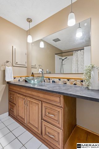 5935 S 140th Avenue, Omaha, NE 68137