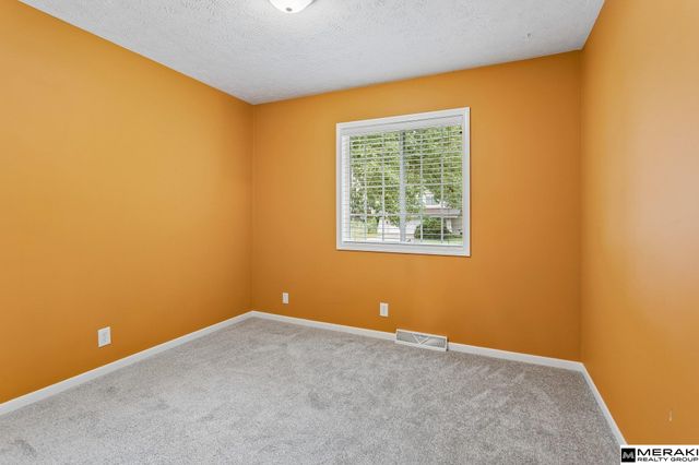 5935 S 140th Avenue, Omaha, NE 68137