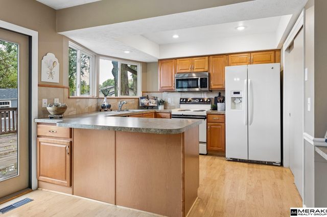 5935 S 140th Avenue, Omaha, NE 68137