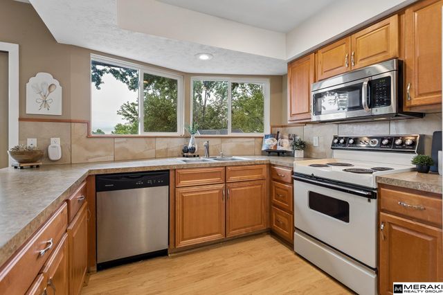 5935 S 140th Avenue, Omaha, NE 68137