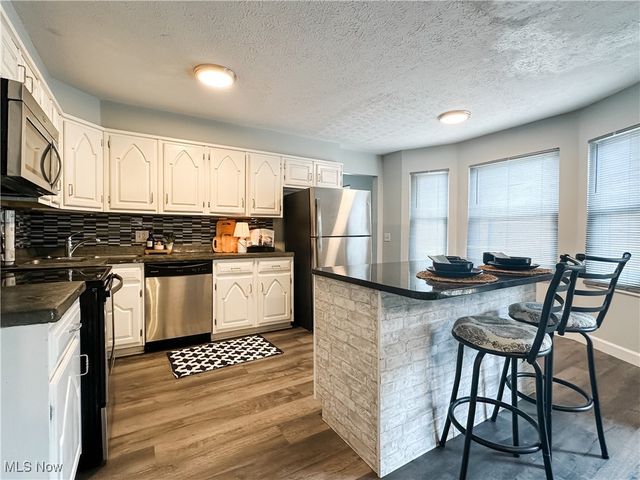 21 Cherry Hill Drive, Belpre, OH 45714