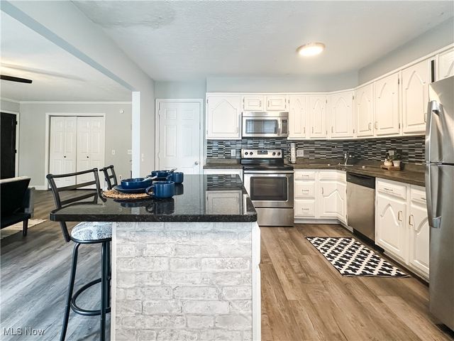 21 Cherry Hill Drive, Belpre, OH 45714