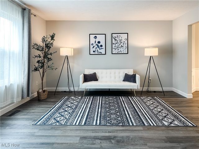 21 Cherry Hill Drive, Belpre, OH 45714