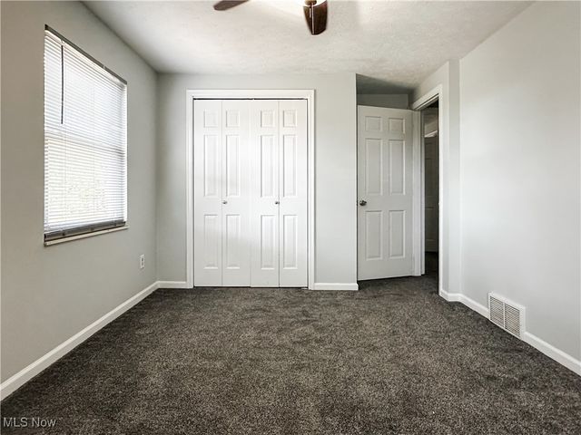 21 Cherry Hill Drive, Belpre, OH 45714