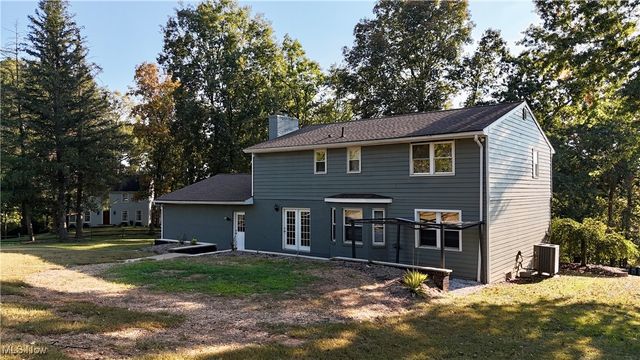 21 Cherry Hill Drive, Belpre, OH 45714