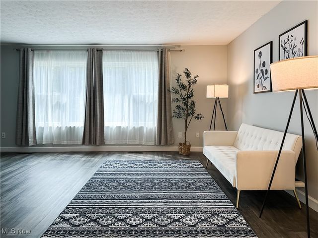 21 Cherry Hill Drive, Belpre, OH 45714