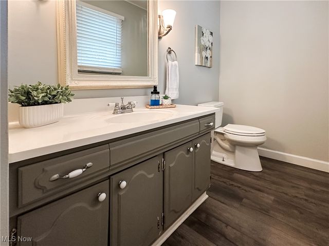 21 Cherry Hill Drive, Belpre, OH 45714