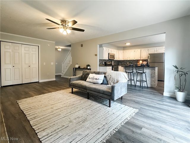 21 Cherry Hill Drive, Belpre, OH 45714