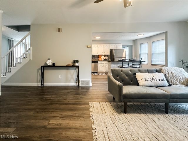 21 Cherry Hill Drive, Belpre, OH 45714