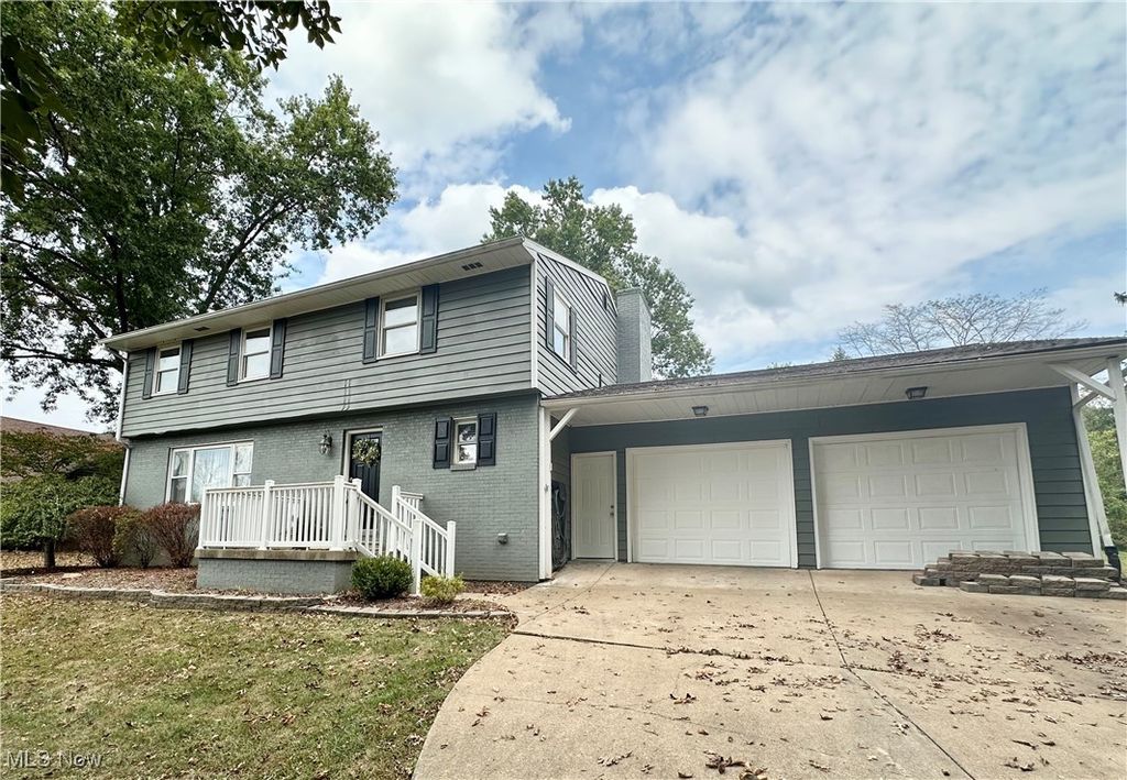 21 Cherry Hill Drive, Belpre, OH 45714