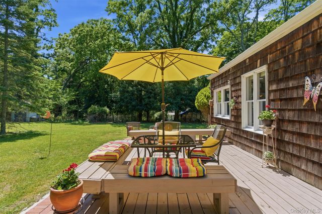 4 Landing Meadow Road, Smithtown, NY 11787