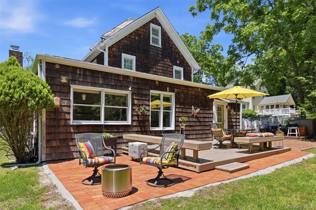 4 Landing Meadow Road, Smithtown, NY 11787