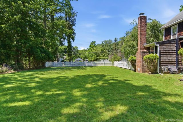 4 Landing Meadow Road, Smithtown, NY 11787