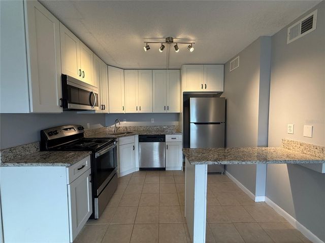 927 S PINE RIDGE CIRCLE 927, Sanford, FL 32773