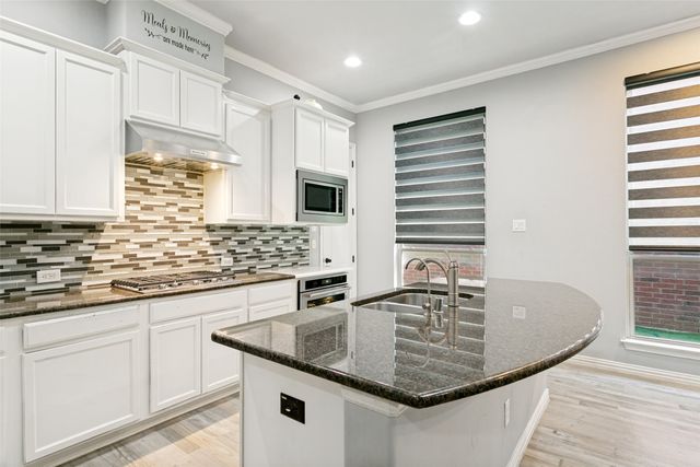2450 Sunderland Lane, Lewisville, TX 75067