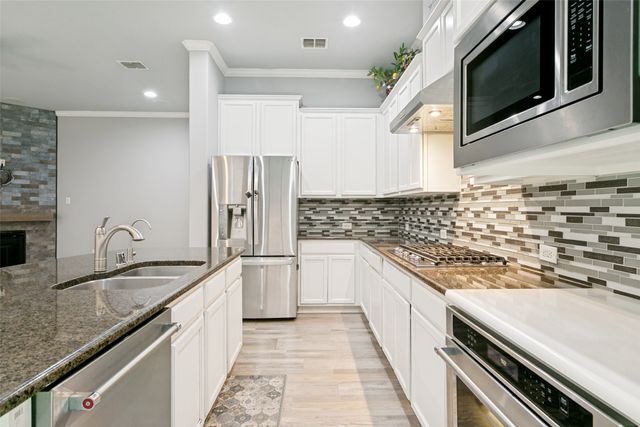2450 Sunderland Lane, Lewisville, TX 75067