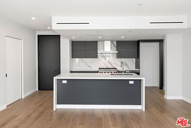 1017 N Croft Avenue 201, Los Angeles, CA 90069