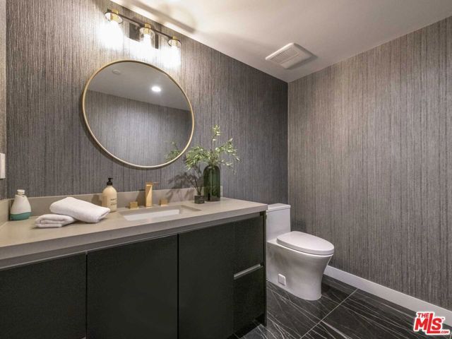 1017 N Croft Avenue 201, Los Angeles, CA 90069