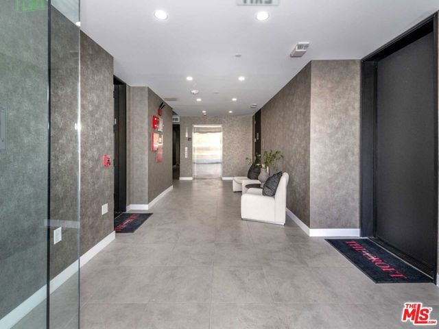 1017 N Croft Avenue 201, Los Angeles, CA 90069