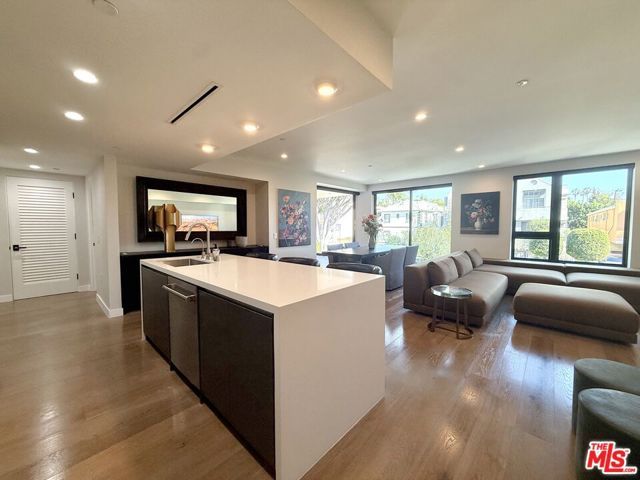 1017 N Croft Avenue 201, Los Angeles, CA 90069