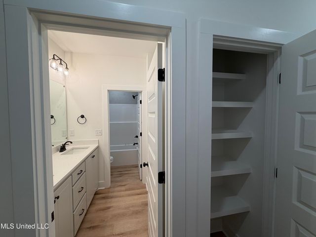 204 Anderson Oaks Drive, Pearl, MS 39208