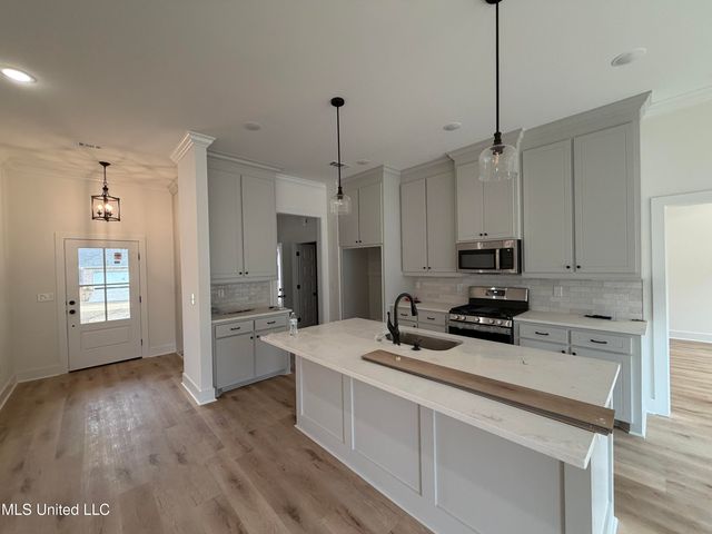 204 Anderson Oaks Drive, Pearl, MS 39208