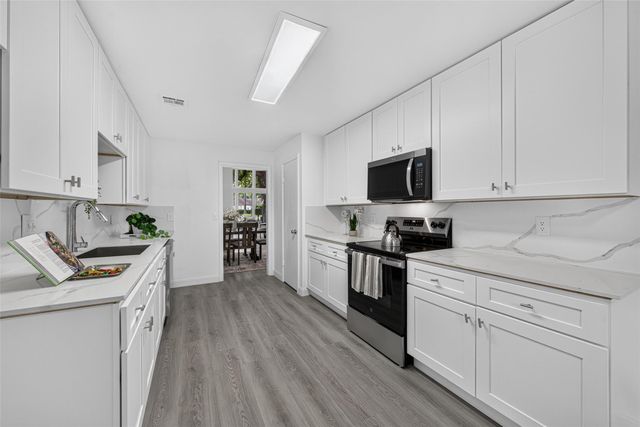 9592 Doliver Drive, Houston, TX 77063
