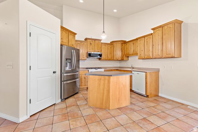5763 S STONE BLUFF WAY, Kearns, UT 84118