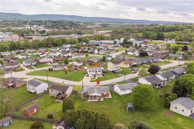 217 Eleanor Drive, Latrobe, PA 15650