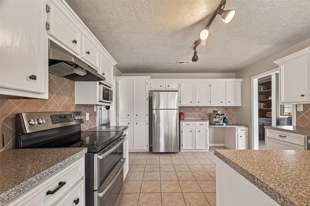 16910 County Line Road Road, Winnie, TX 77665