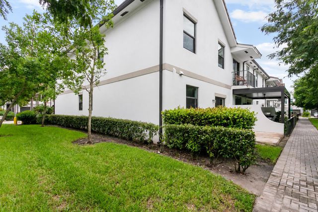4511 E AQUA BELLA Lane, Dania Beach, FL 33312