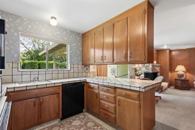 1018 Plum Ln, Davis, CA 95616