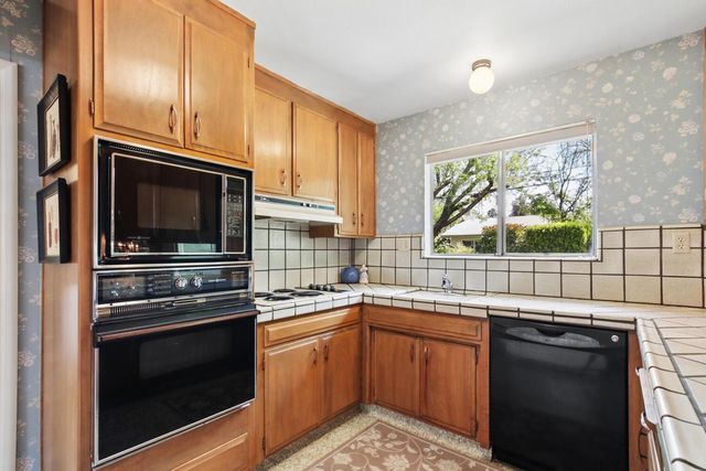 1018 Plum Ln, Davis, CA 95616