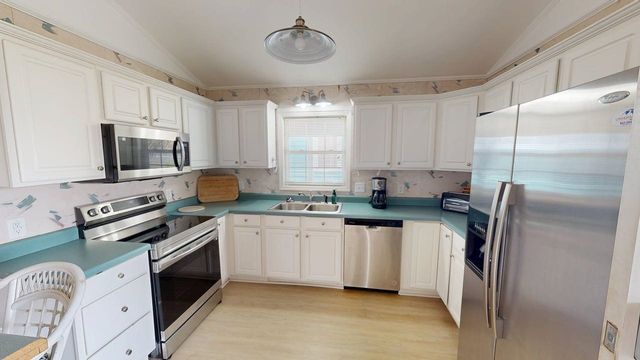 407 25th Ave. N, North Myrtle Beach, SC 29582