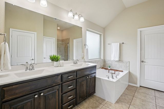 1117 Daventry Drive, Glenn Heights, TX 75154