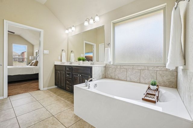 1117 Daventry Drive, Glenn Heights, TX 75154